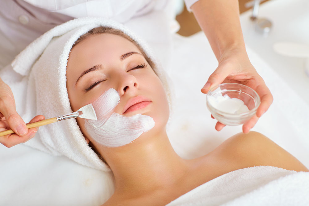 Woman,In,Mask,On,Face,In,Spa,Beauty,Salon